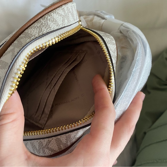 NWT Michael Kors Jet Set Travel Bag - Picture 6 of 8